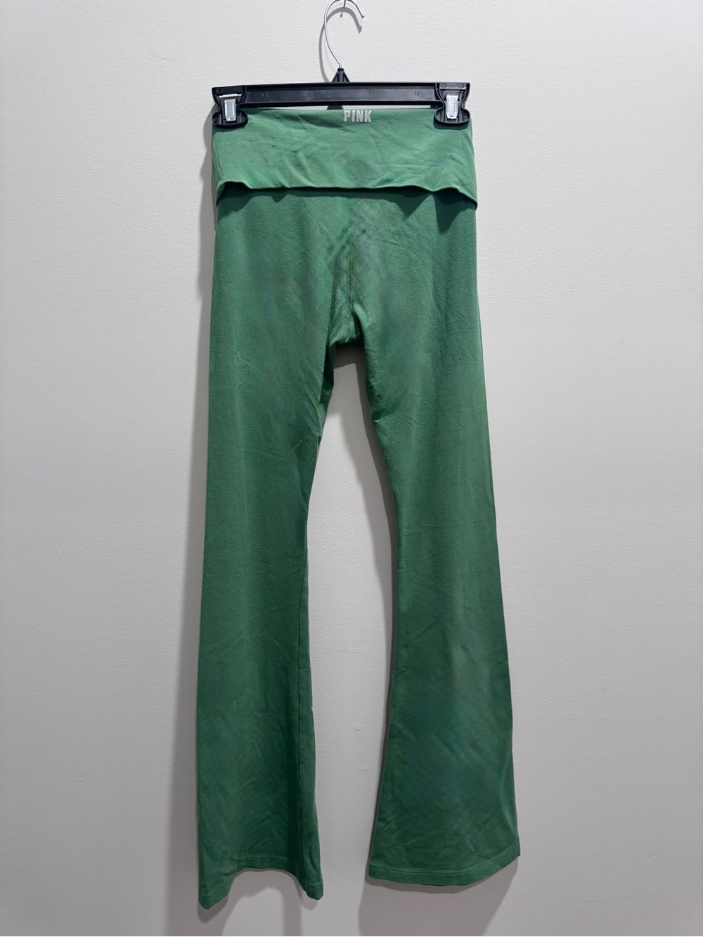 PINK Victoria's Secret Fold-Over Waist Flare Leggings in Green - Picture 2 of 3
